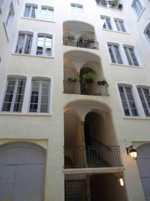 Chez Alam A Hotel De Ville Лион Экстерьер фото
