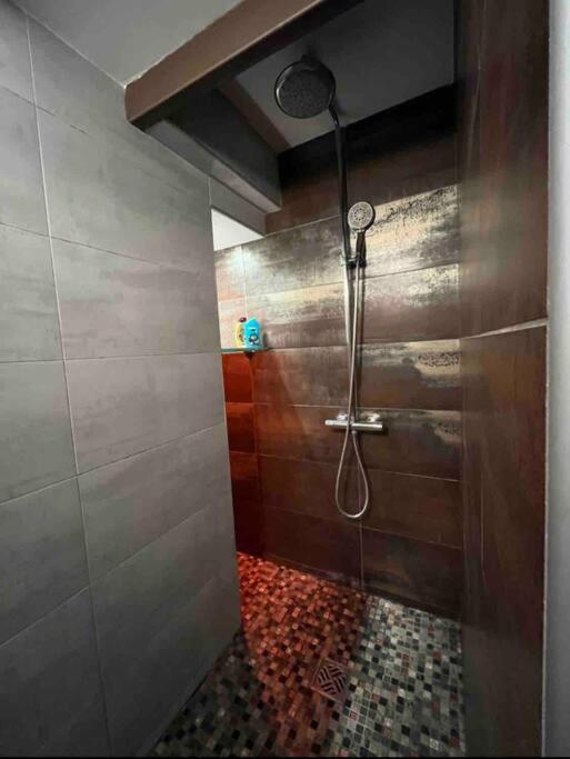 Chez Alam A Hotel De Ville Лион Экстерьер фото